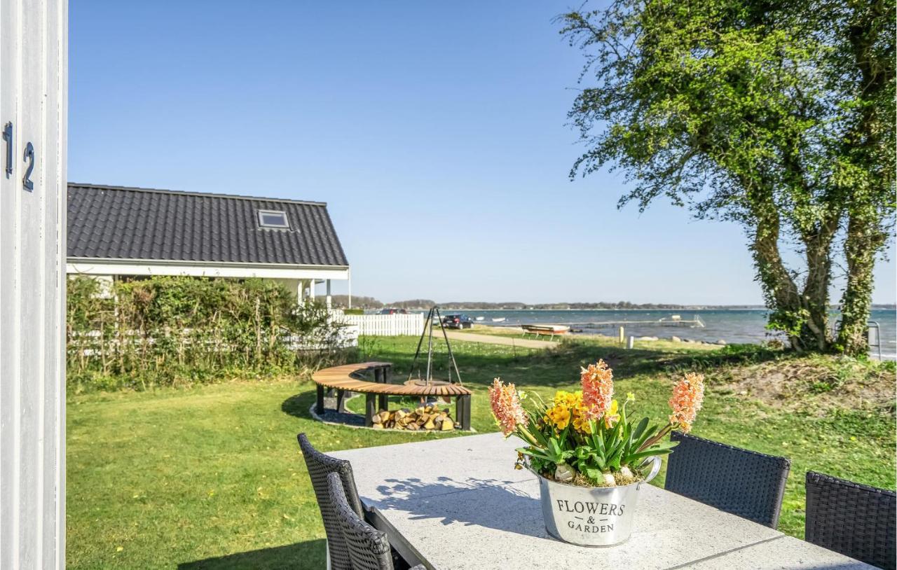 Beach Front Home In Sjolund With Kitchen Buitenkant foto