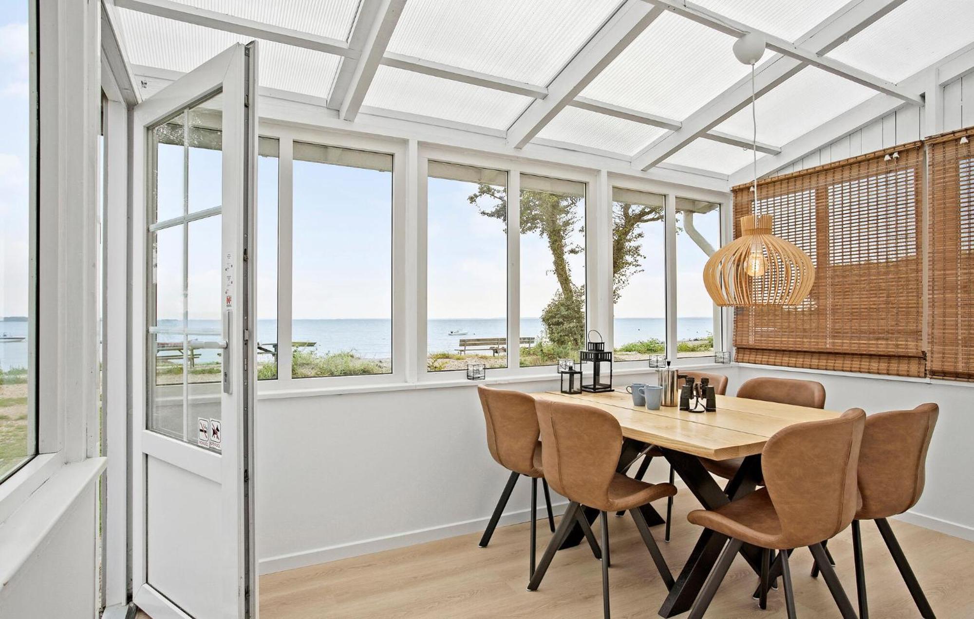 Beach Front Home In Sjolund With Kitchen Buitenkant foto