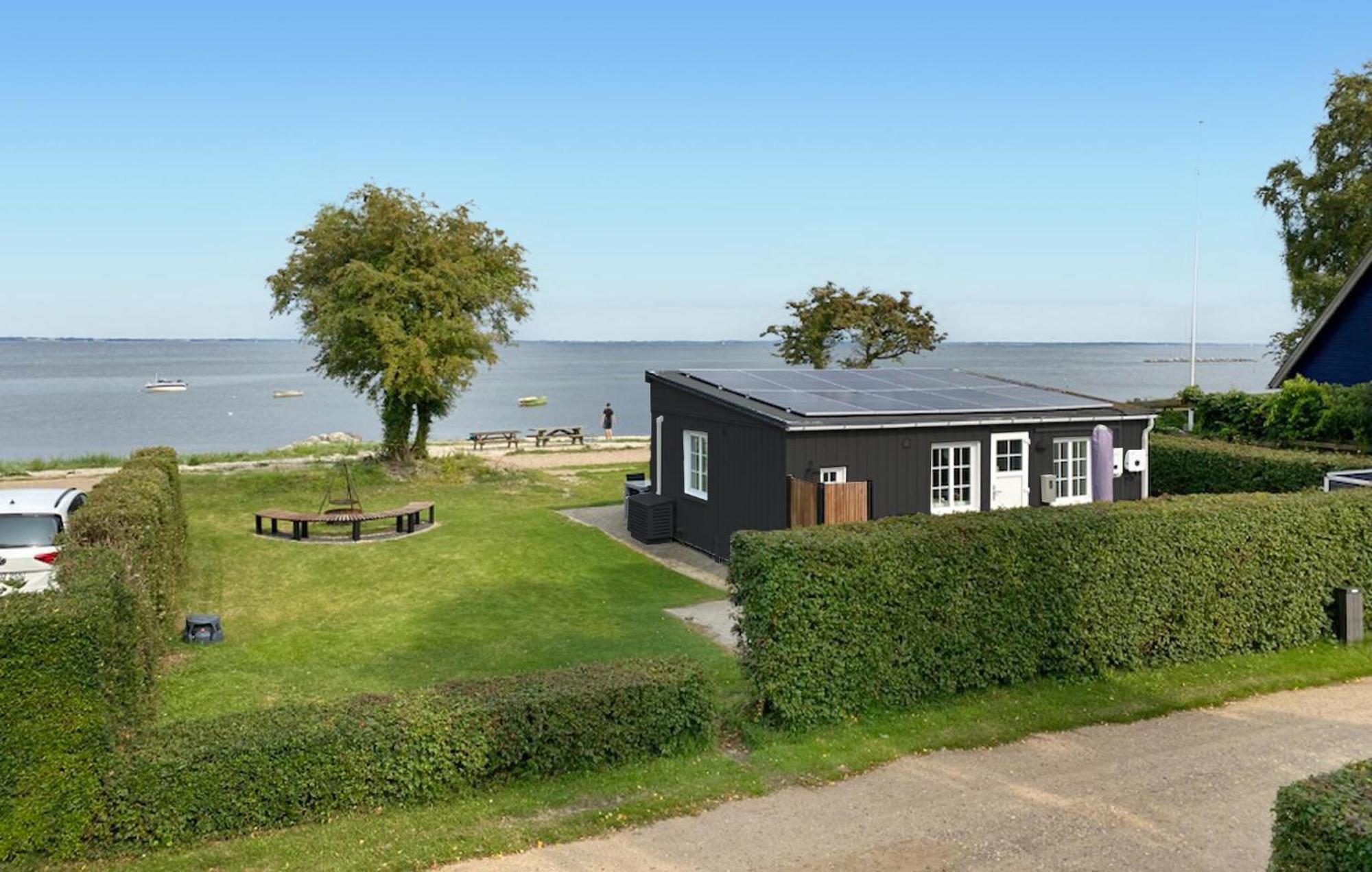 Beach Front Home In Sjolund With Kitchen Buitenkant foto